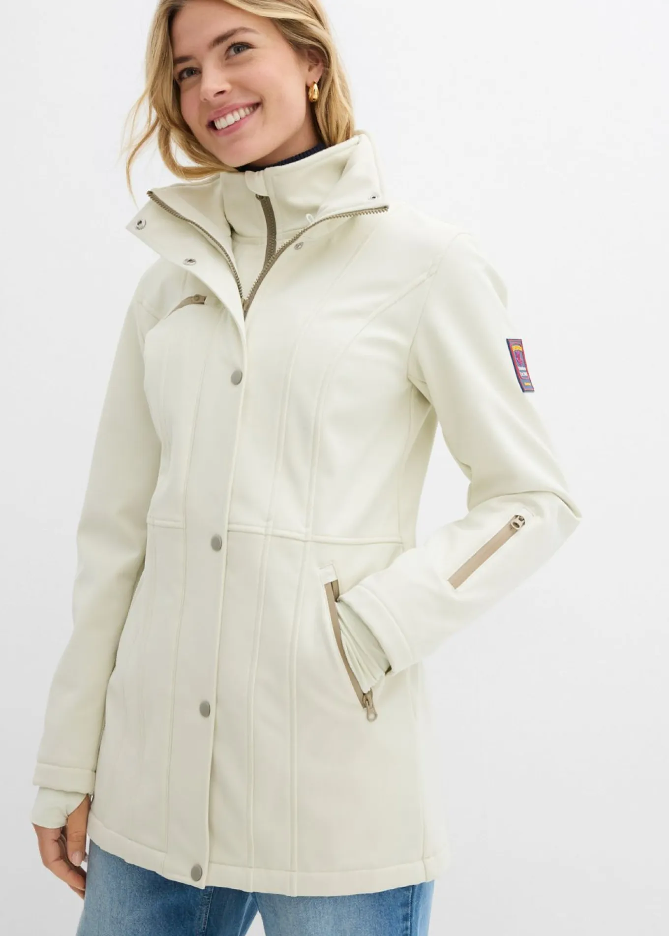 Chaqueta softshell elástica con diseño largo y tejido repelente al agua