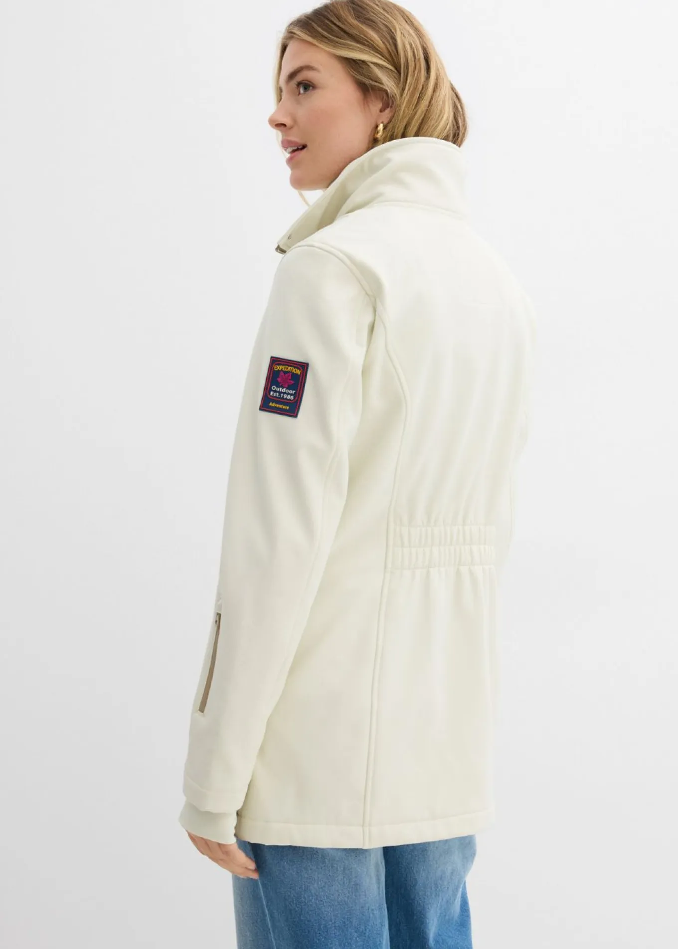 Chaqueta softshell elástica con diseño largo y tejido repelente al agua