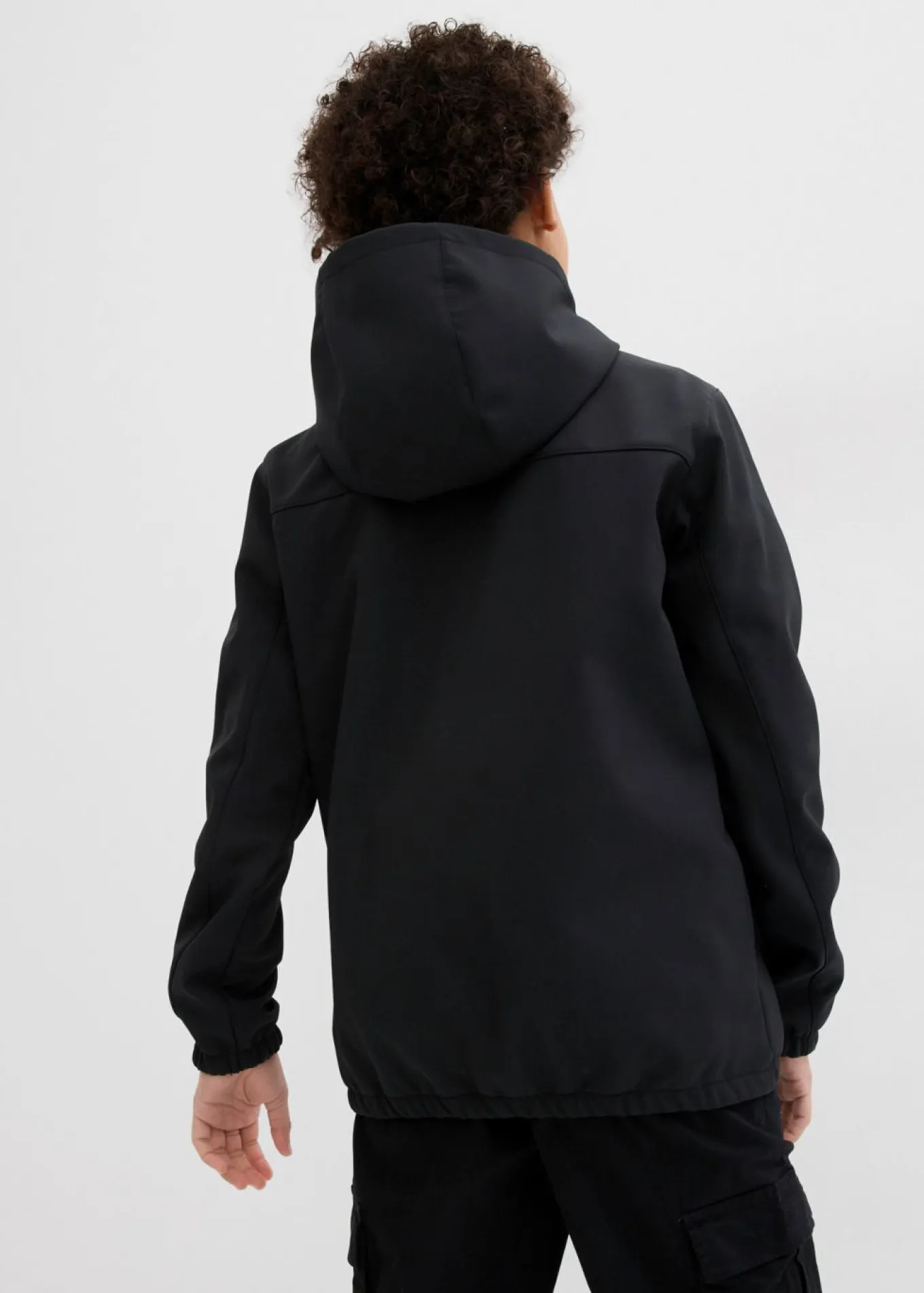 Chaqueta softshell repelente al agua con capucha