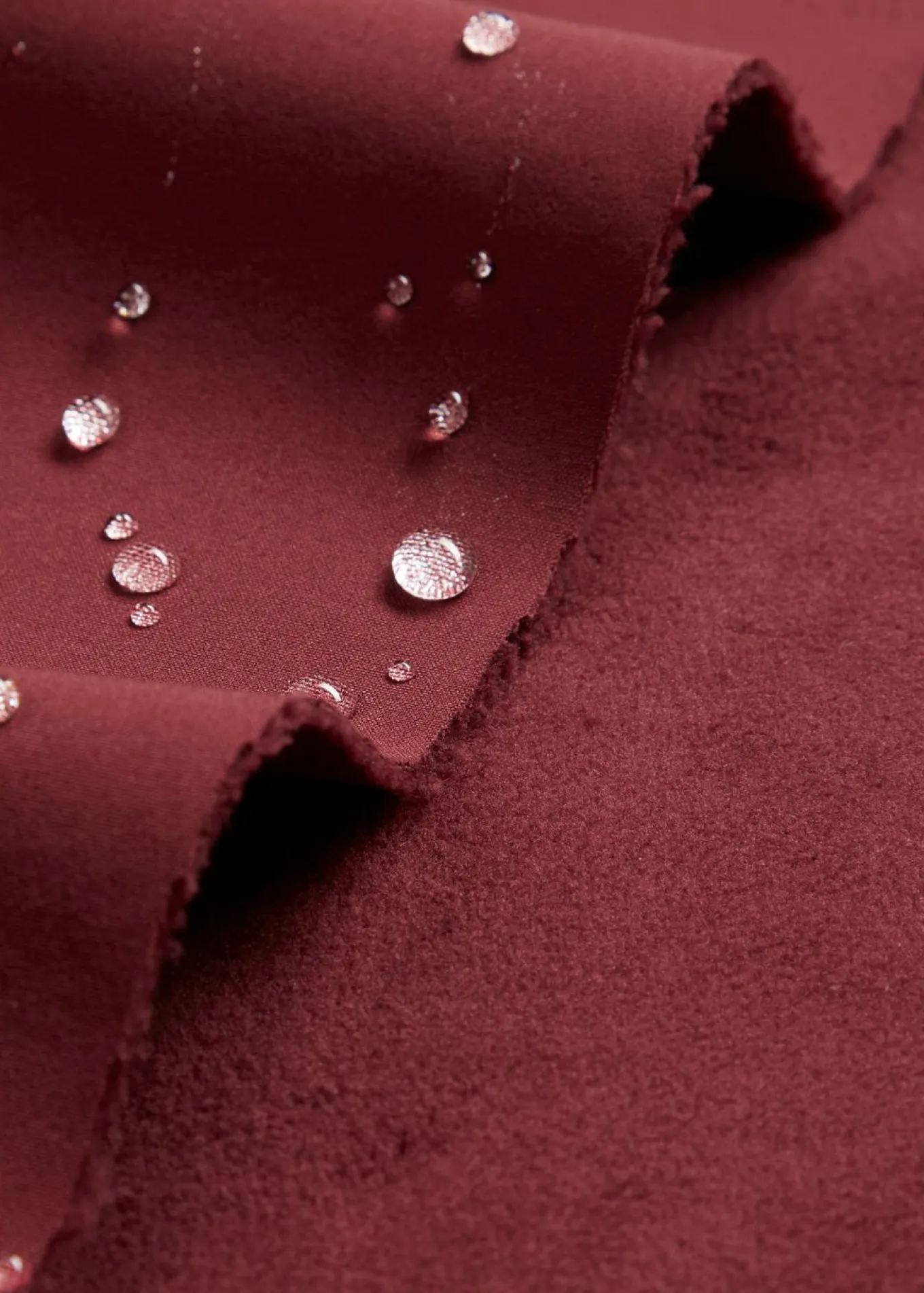 Chaqueta softshell repelente al agua