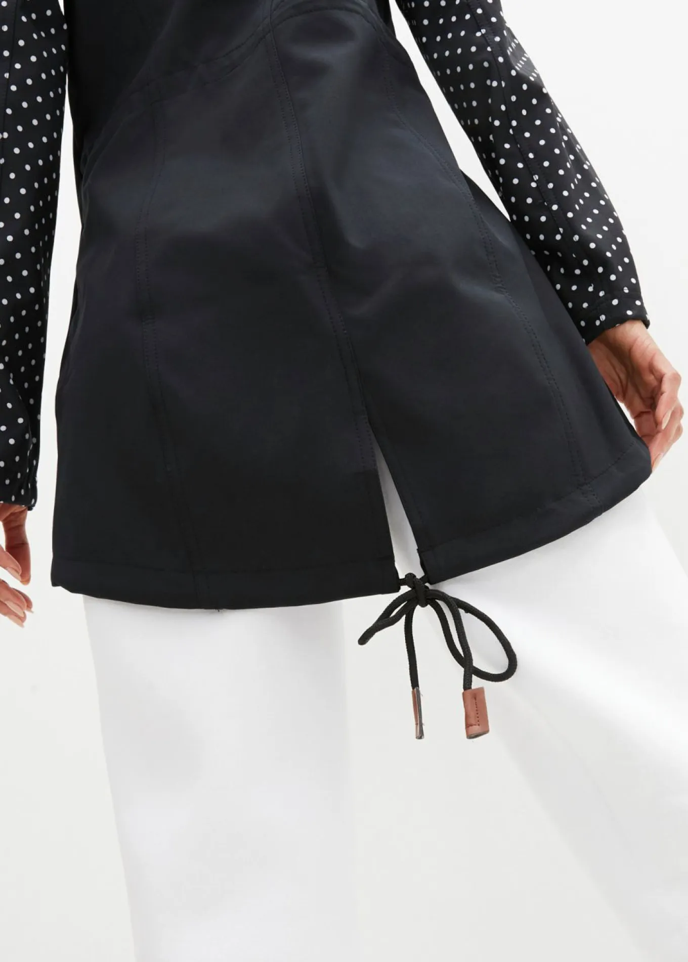 Chaqueta softshell repelente al agua con corte entallado