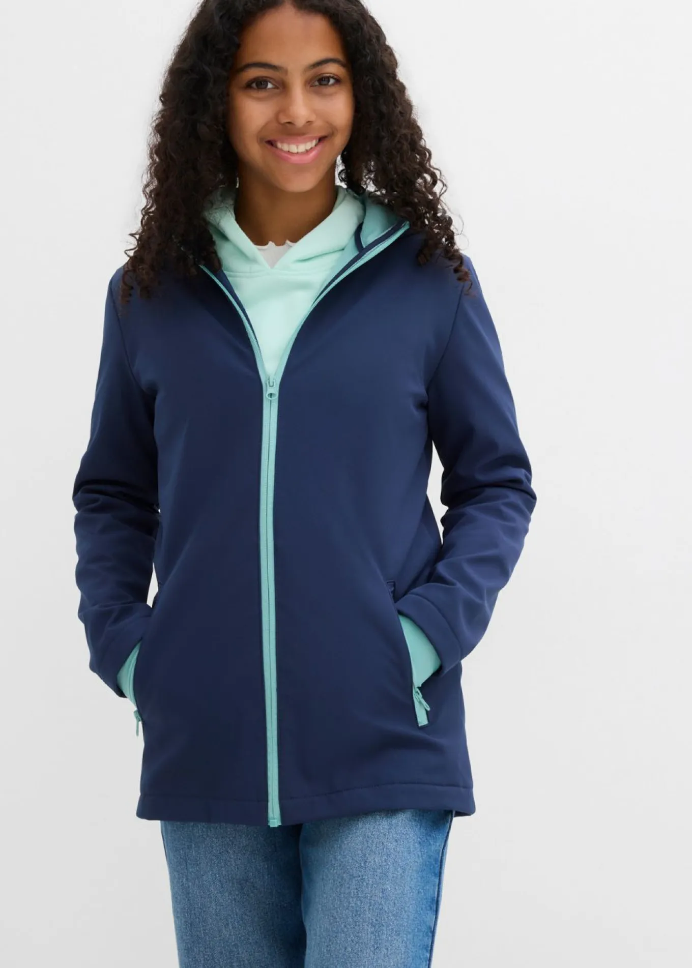 Chaqueta softshell repelente al agua con capucha