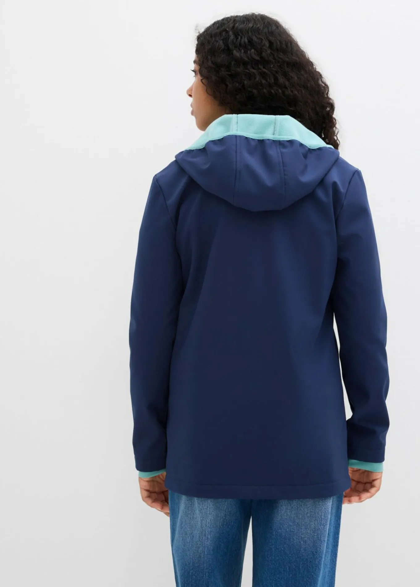 Chaqueta softshell repelente al agua con capucha