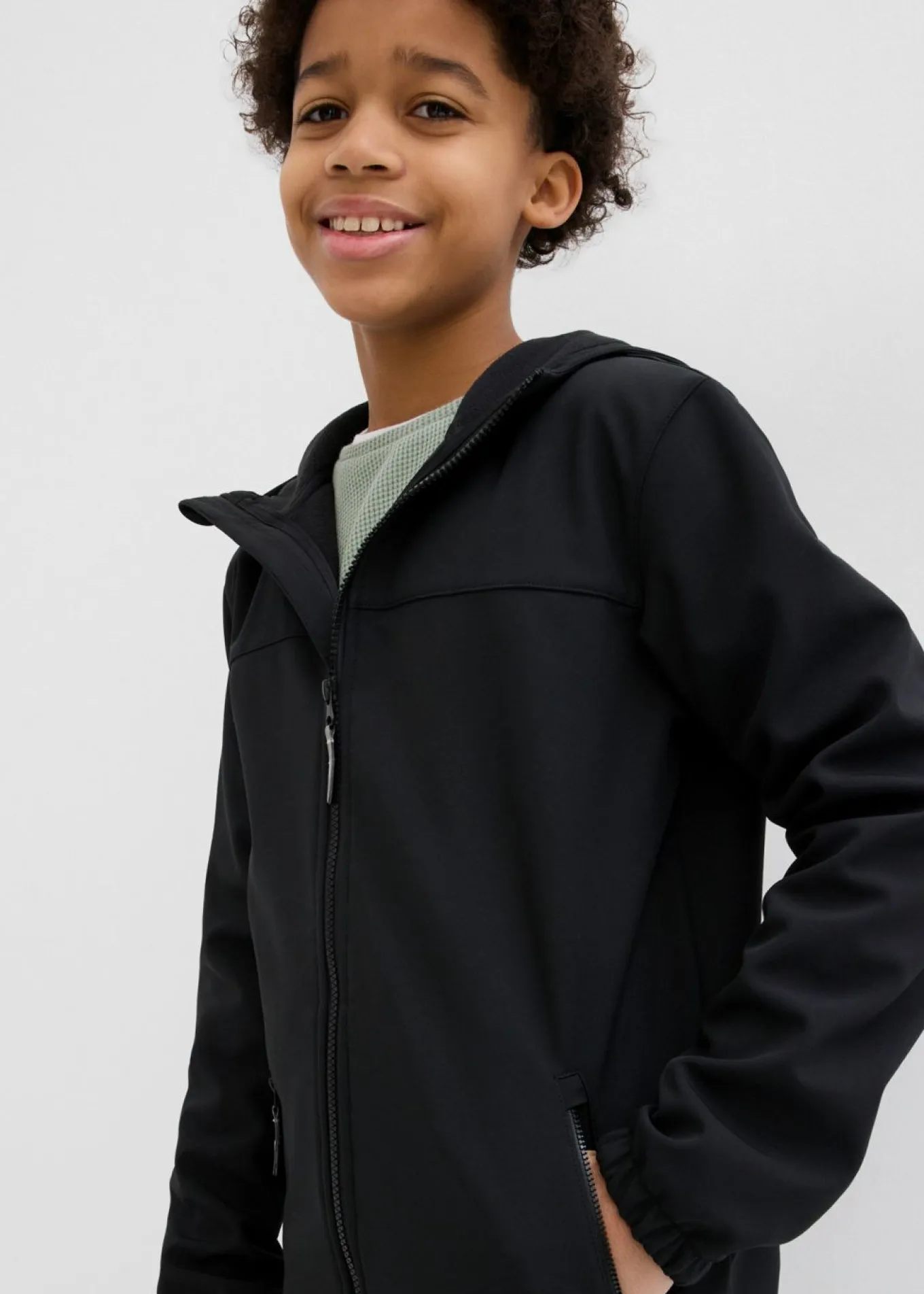 Chaqueta softshell repelente al agua con capucha