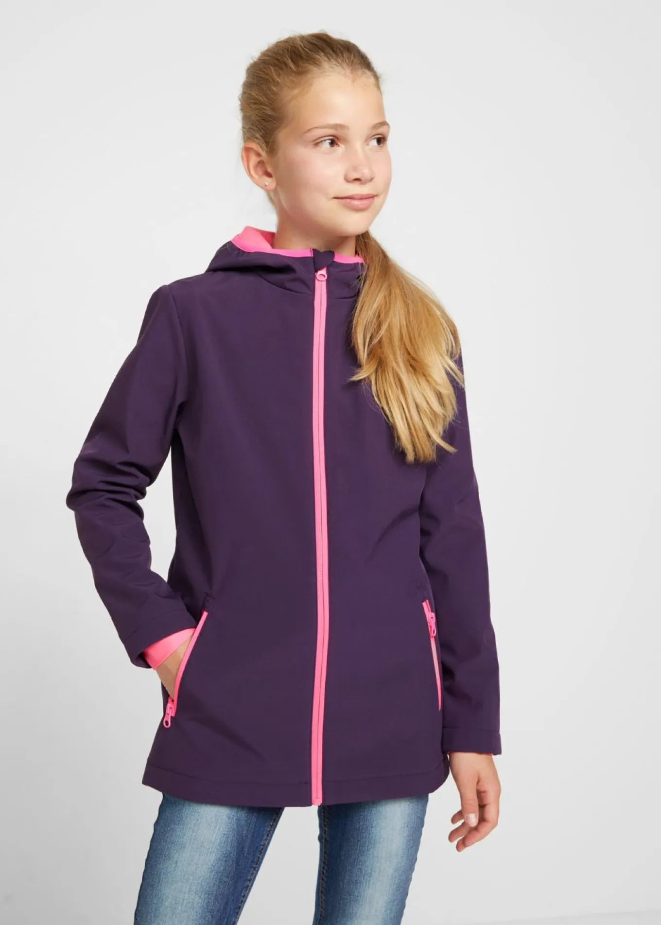 Chaqueta softshell repelente al agua con capucha