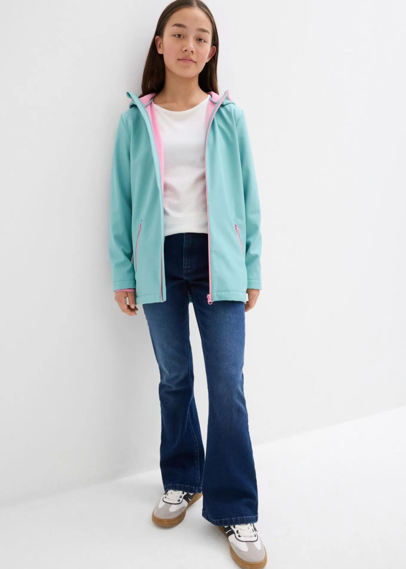 Chaqueta softshell repelente al agua con capucha