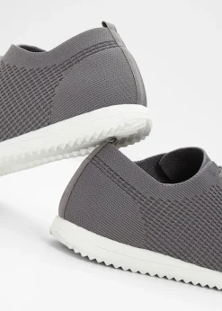 Cómodas zapatillas deportivas de material suave