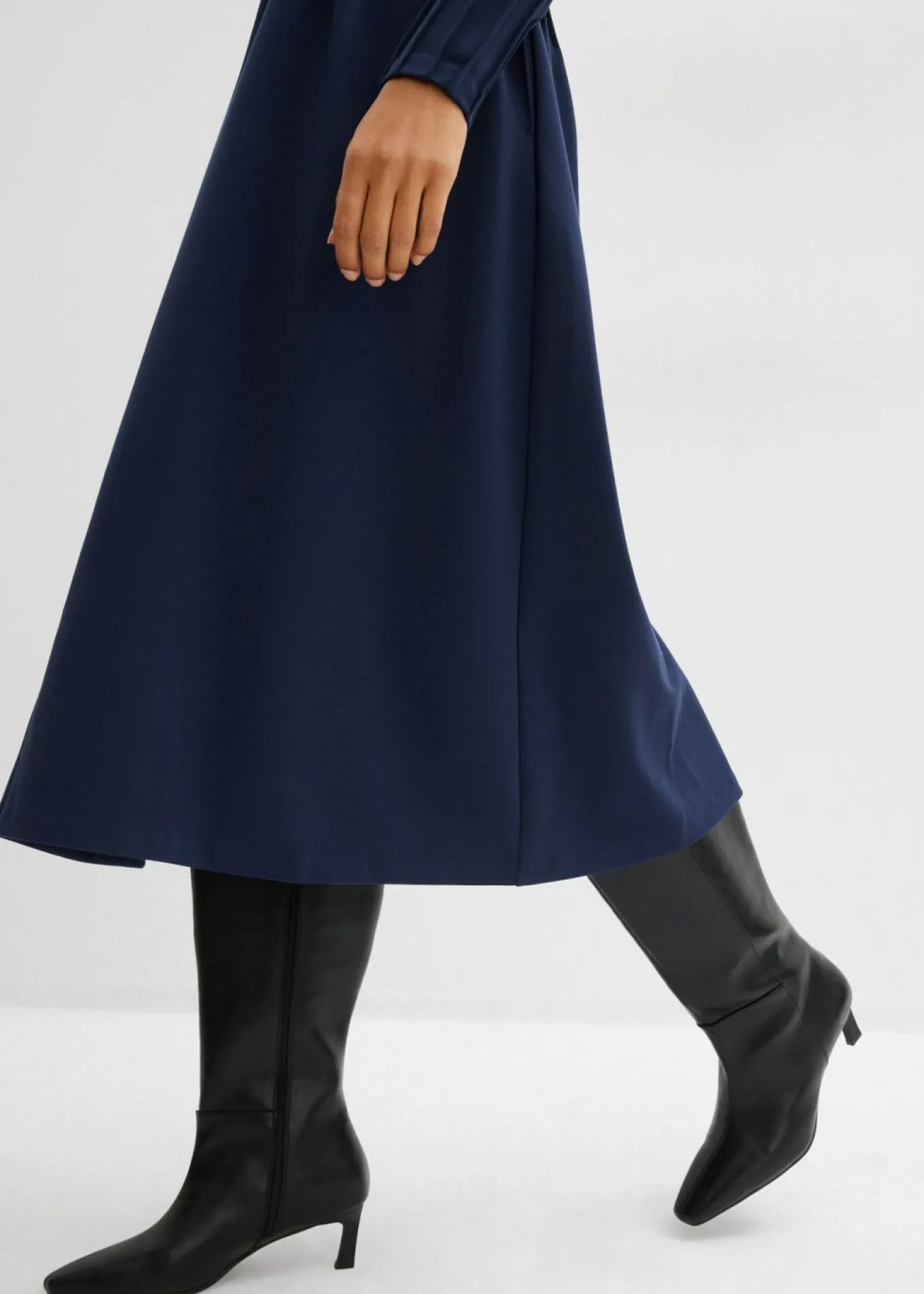 Cómodo vestido de mezcla de viscosa con pinzas decorativas