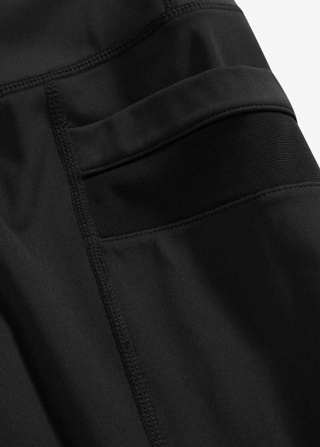Cómodos leggings deportivos con malla y bolsillo para móvil