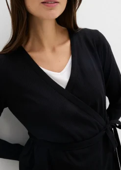 Conjunto de camiseta cruzada premamá con cómodos leggings (2 piezas)