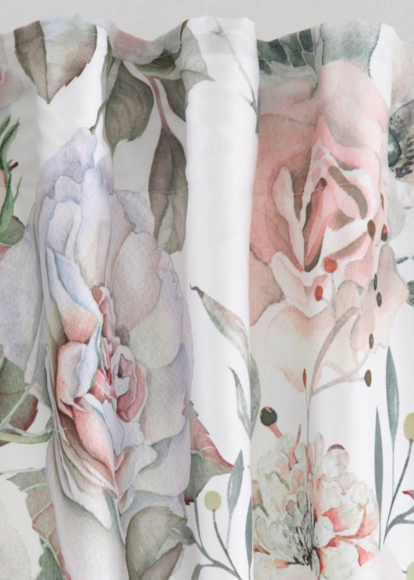 Cortina de microfibra con estampado de rosas