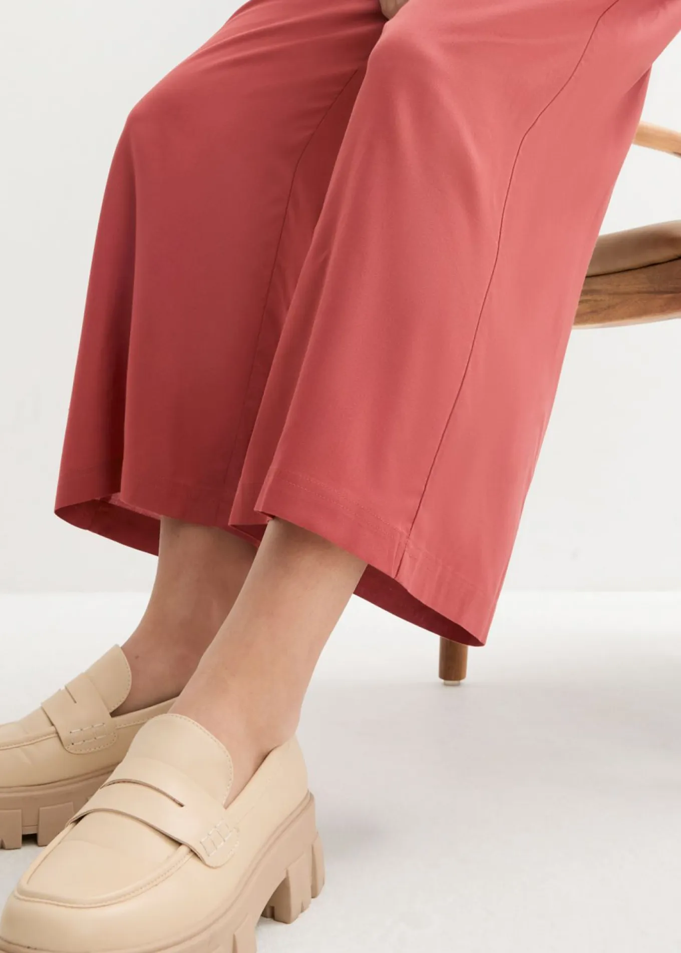Culotte ancho de viscosa sostenible