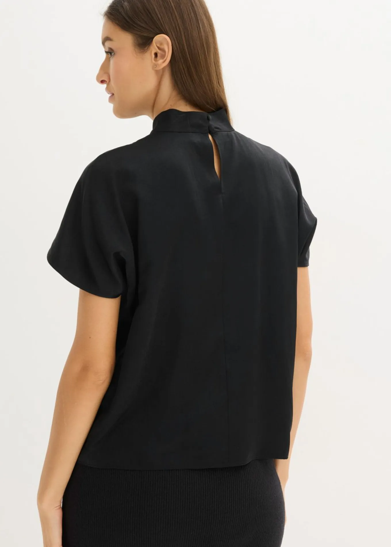 Elegante blusa de manga corta de satén brillante