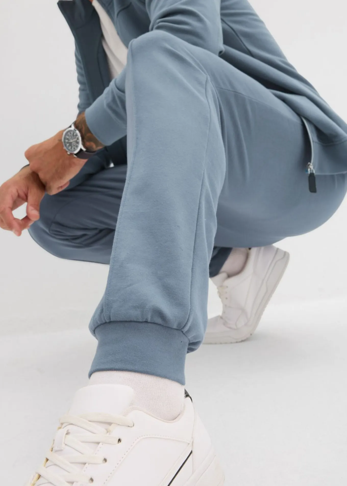 Elegante pantalón deportivo con ribete de suave mezcla de algodón