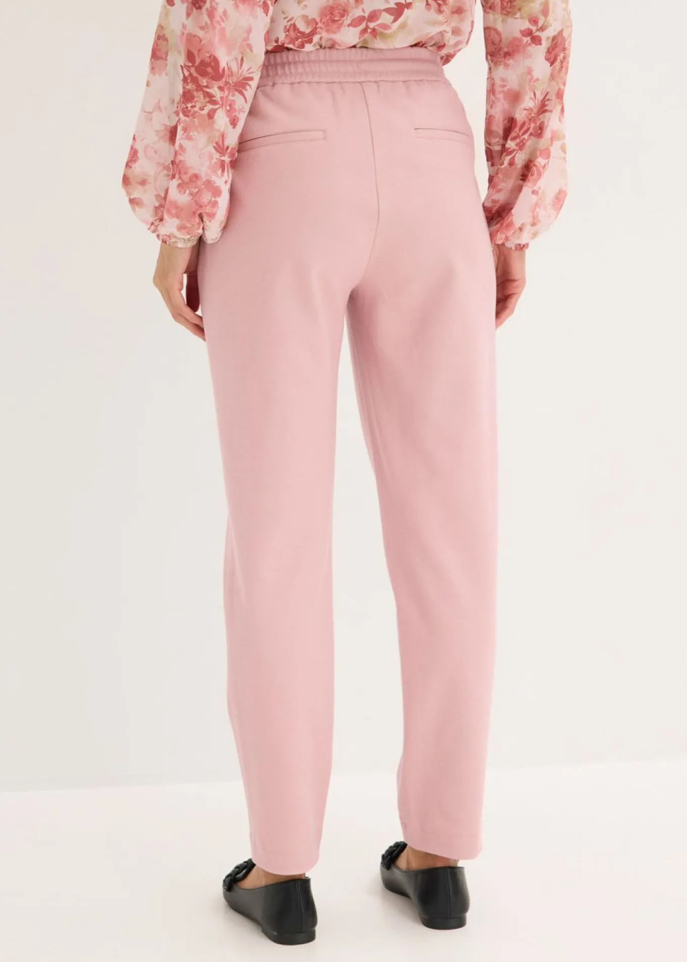Elegante pantalón elástico