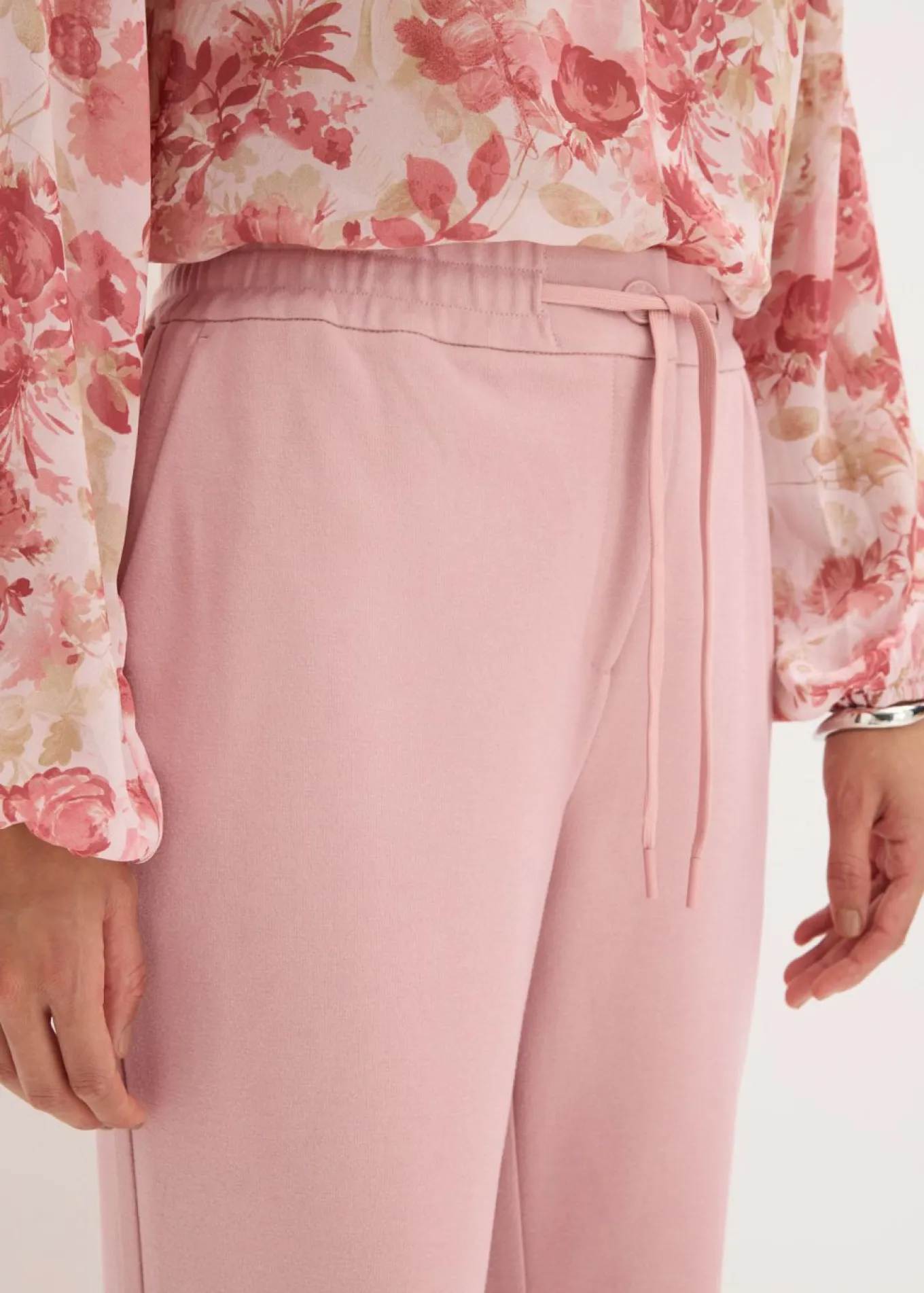 Elegante pantalón elástico