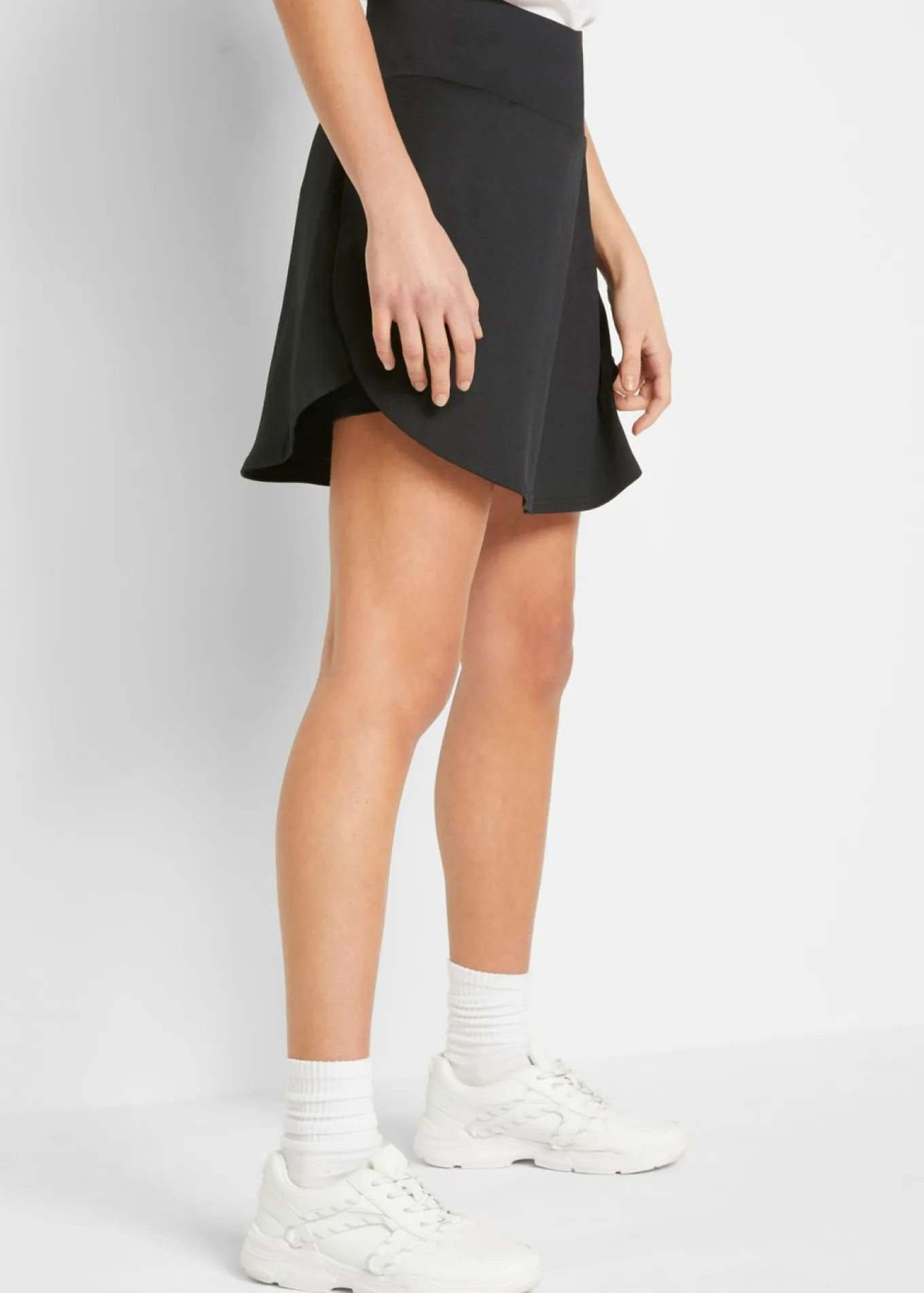 Falda deportiva con pantalón ciclista integrado
