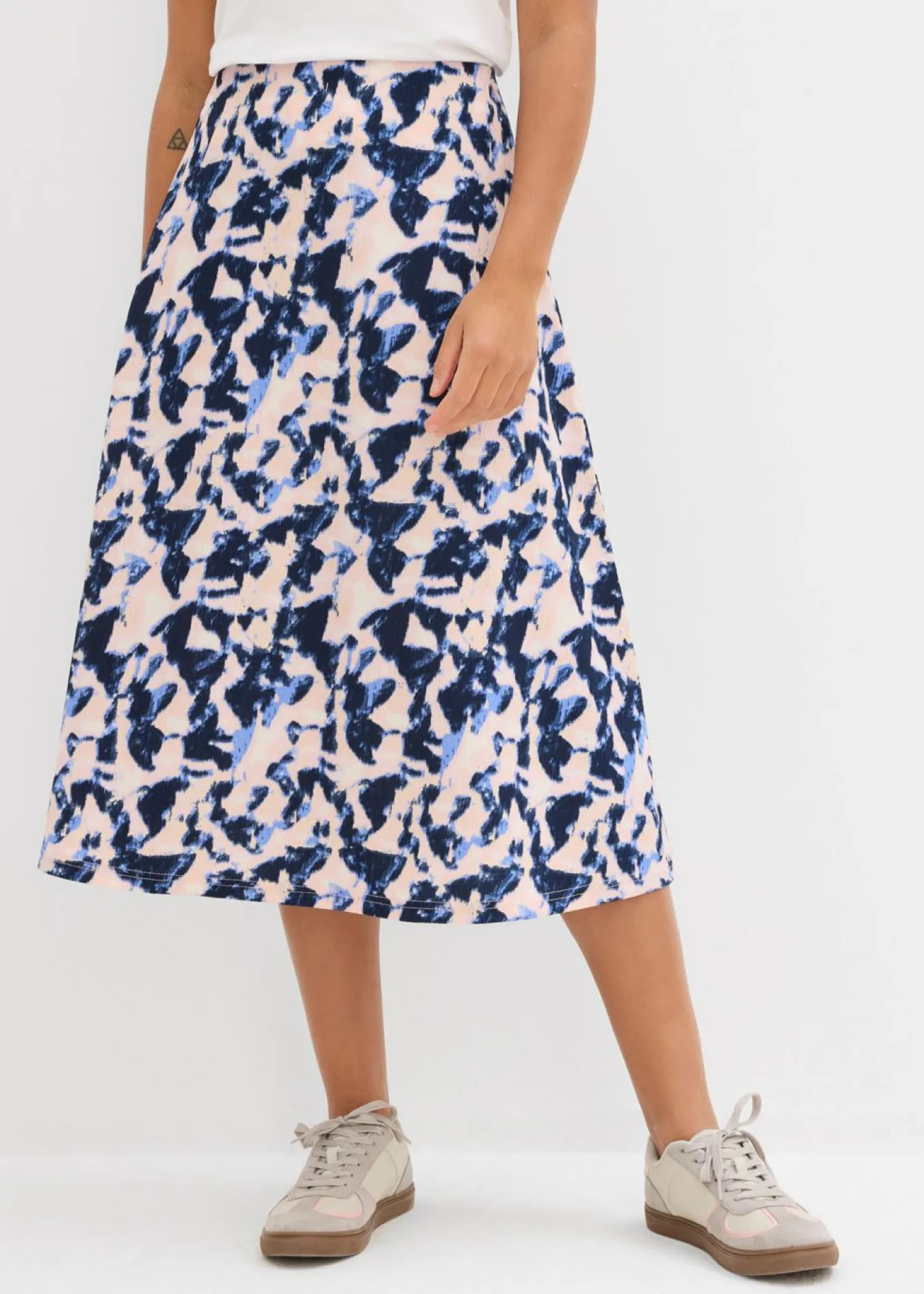 Falda midi con corte ancho