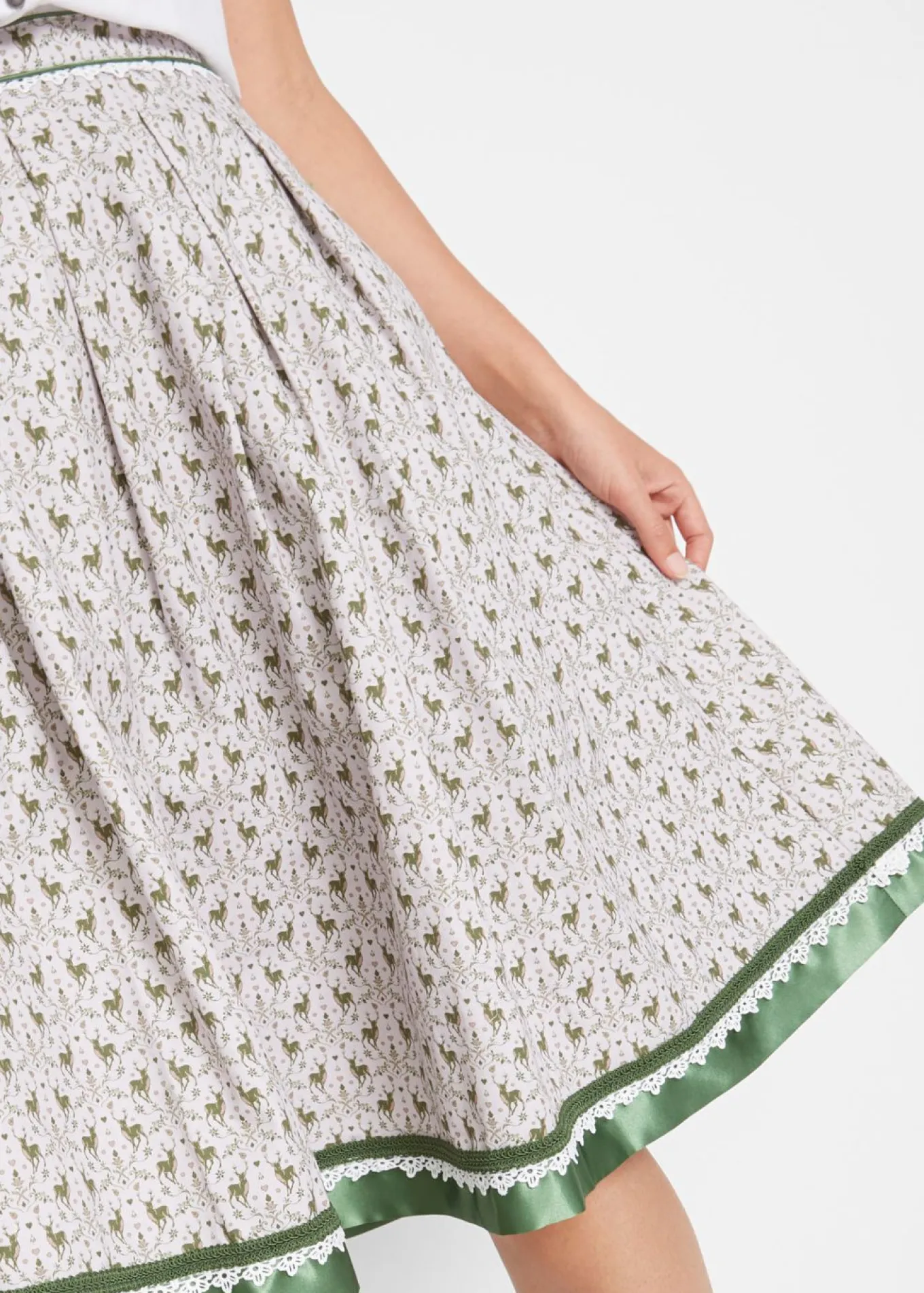 Falda tradicional hasta la rodilla