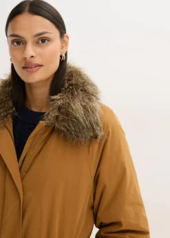 Gabardina acolchada con cuello desmontable de pelo