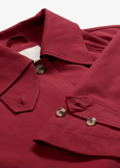 Gabardina con trabillas