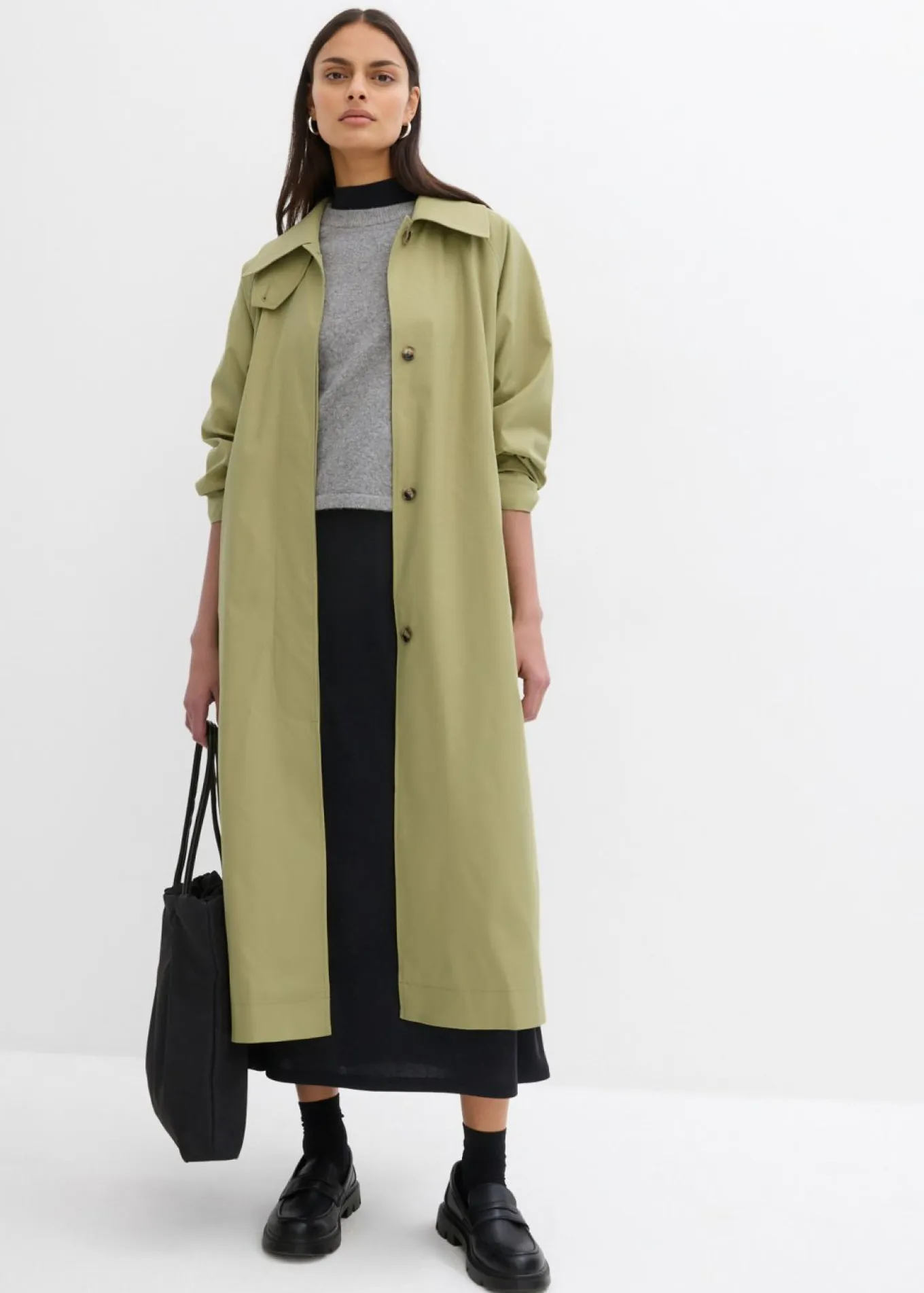 Gabardina con trabillas