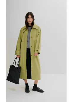 Gabardina con trabillas