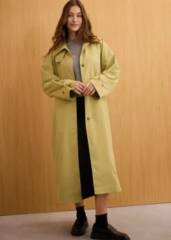 Gabardina con trabillas