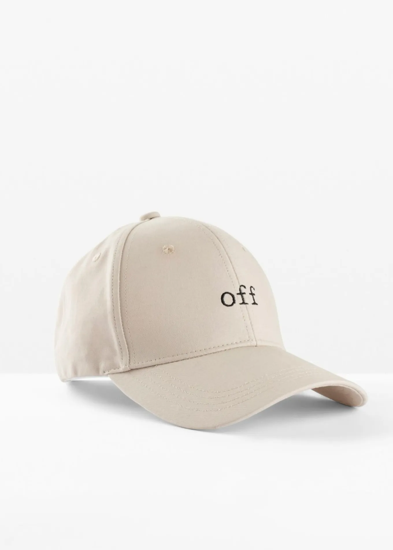 Gorra con bordado