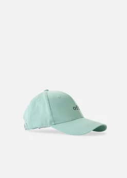 Gorra con bordado