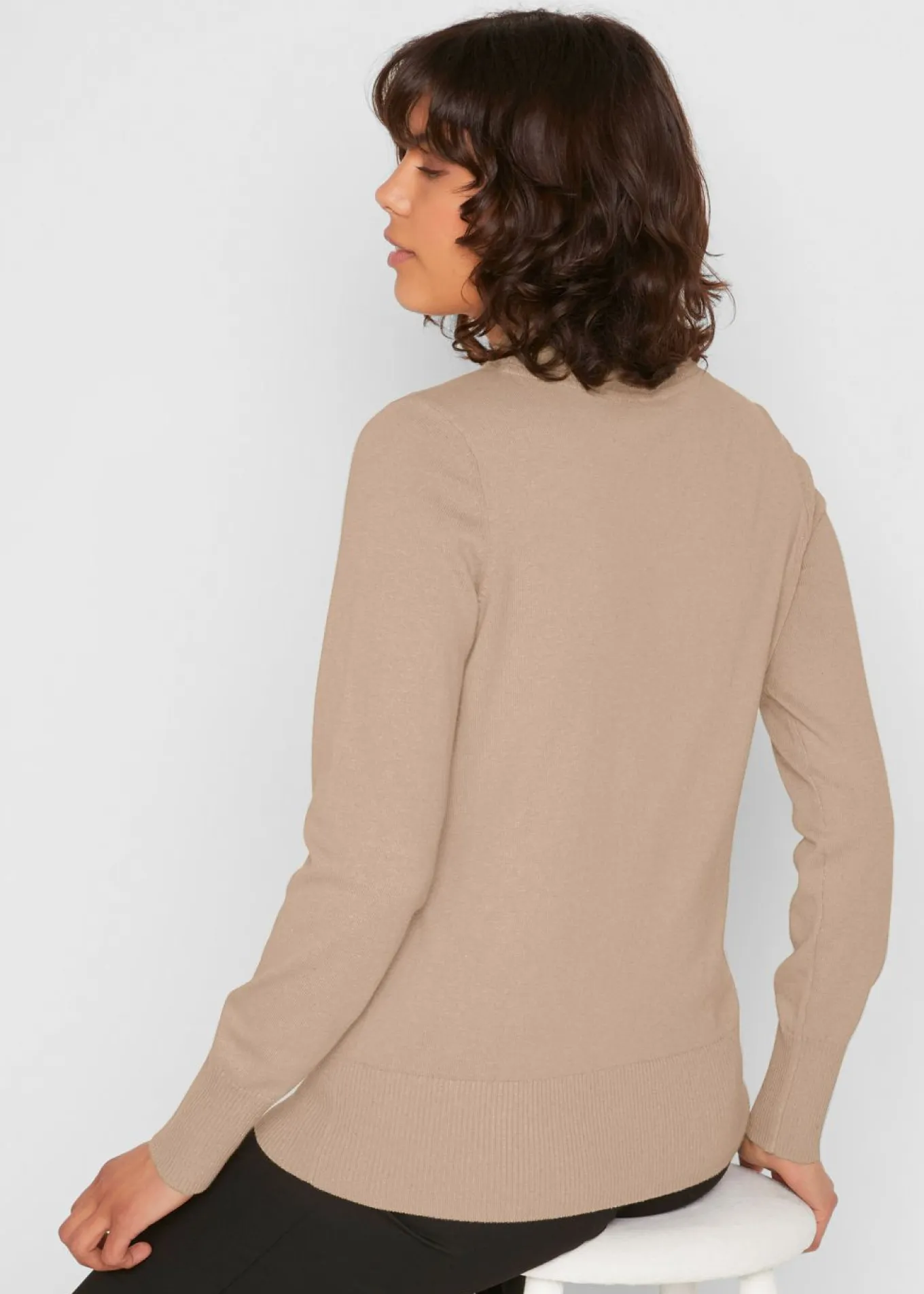 Jersey básico de punto fino con cuello alto y algodón reciclado