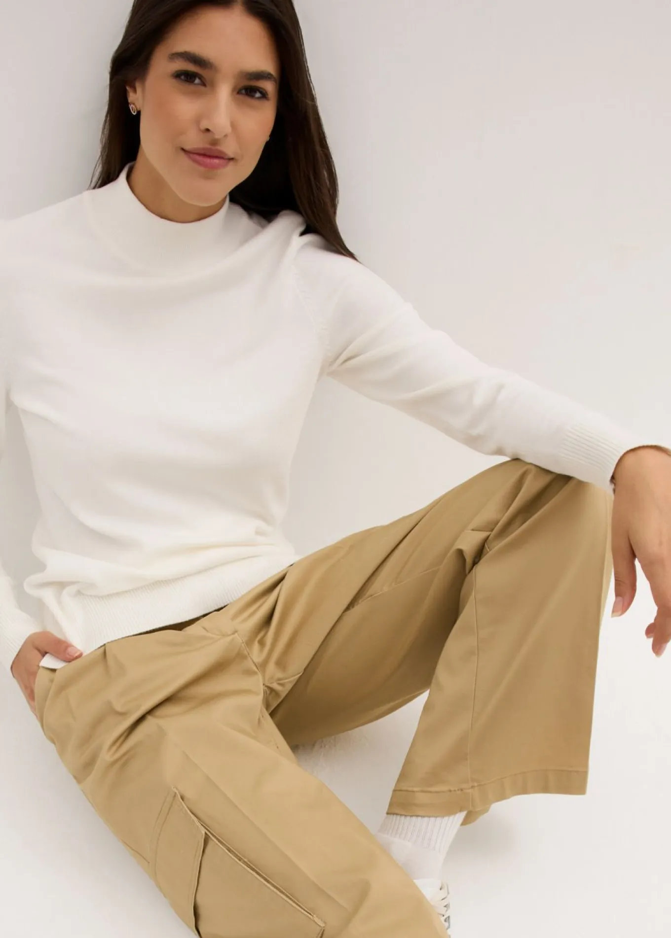 Jersey básico de punto fino con cuello alto y algodón reciclado