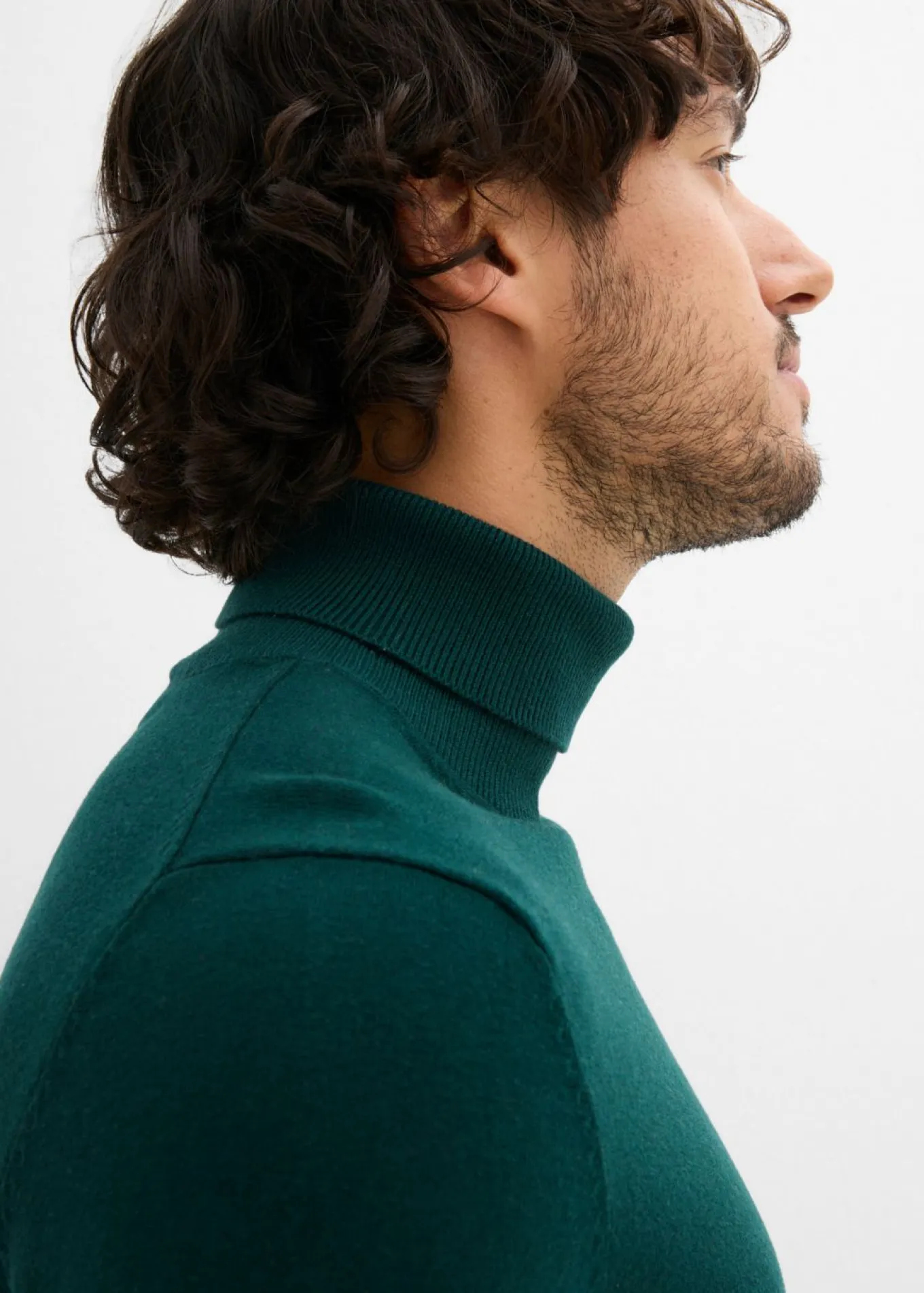 Jersey de punto fino con lana merina de calidad con cuello vuelto y corte ajustado