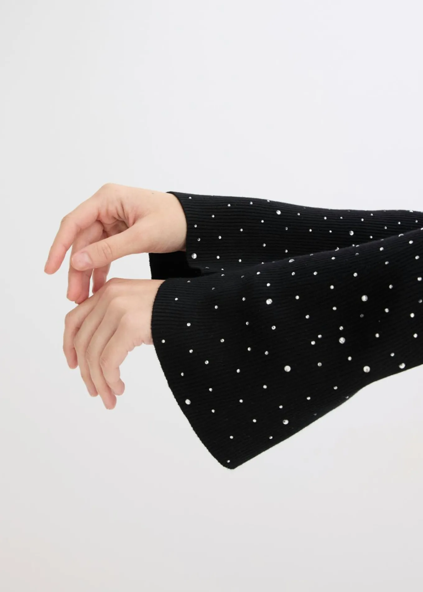 Jersey de punto fino con mangas acampanadas decoradas