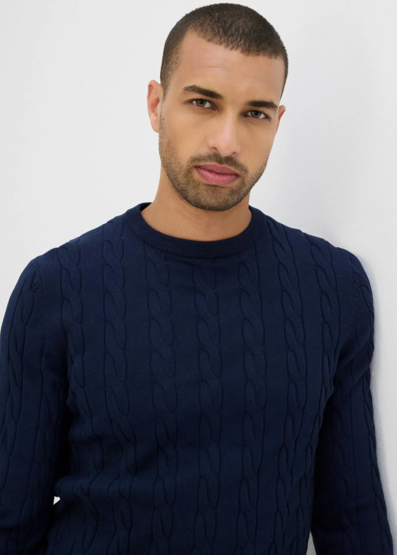 Jersey de punto fino con patrón trenzado de suave mezcla de algodón, slim fit
