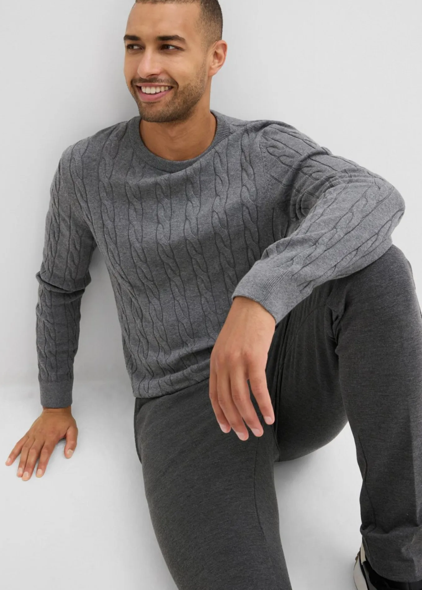 Jersey de punto fino con patrón trenzado de suave mezcla de algodón, slim fit