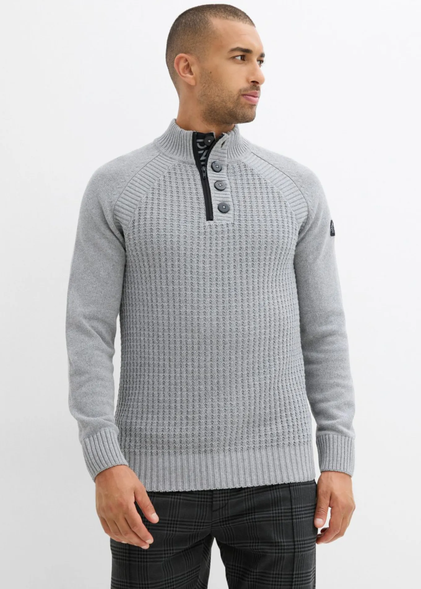 Jersey estructurado de algodón reciclado con cuello alto