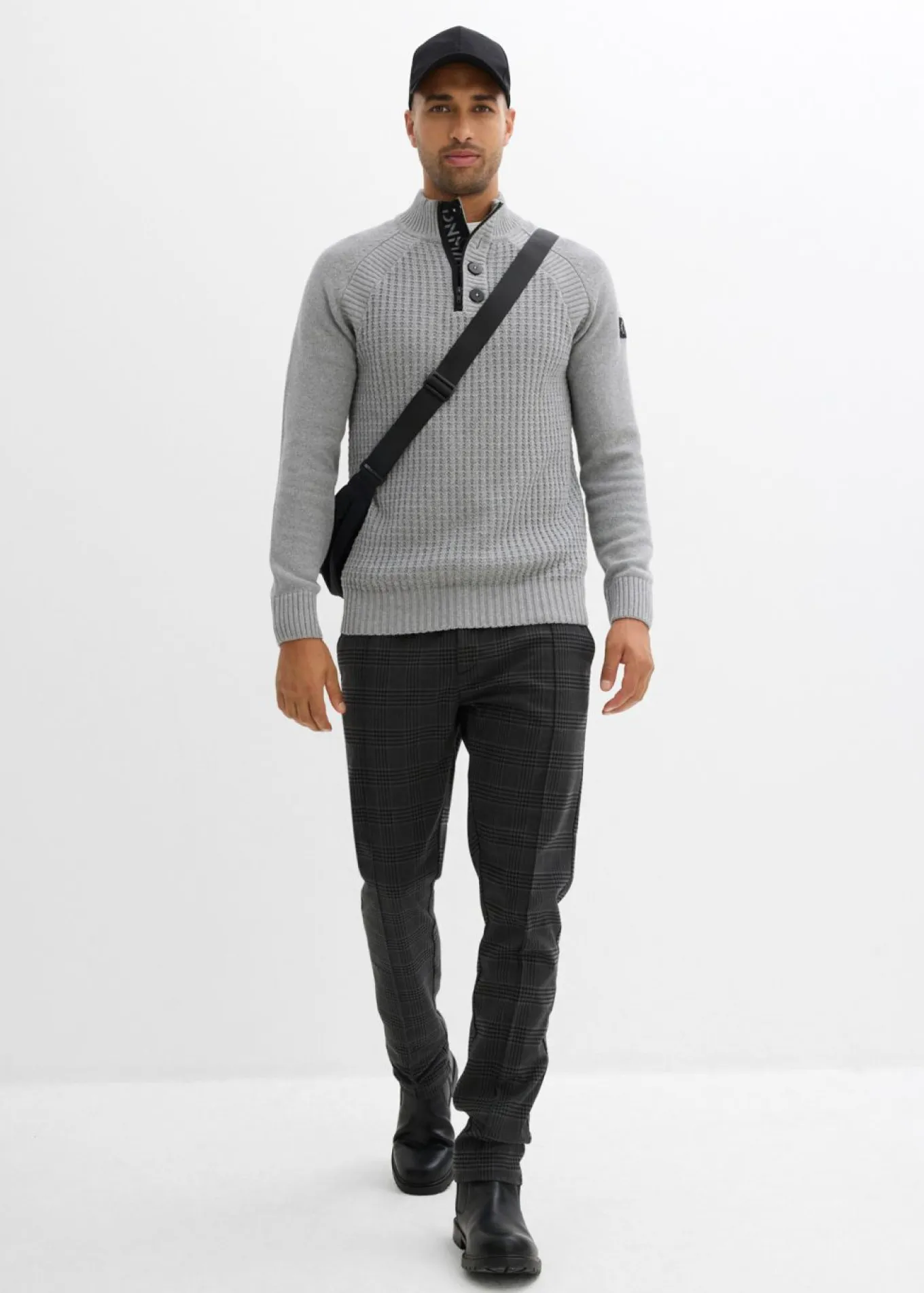 Jersey estructurado de algodón reciclado con cuello alto