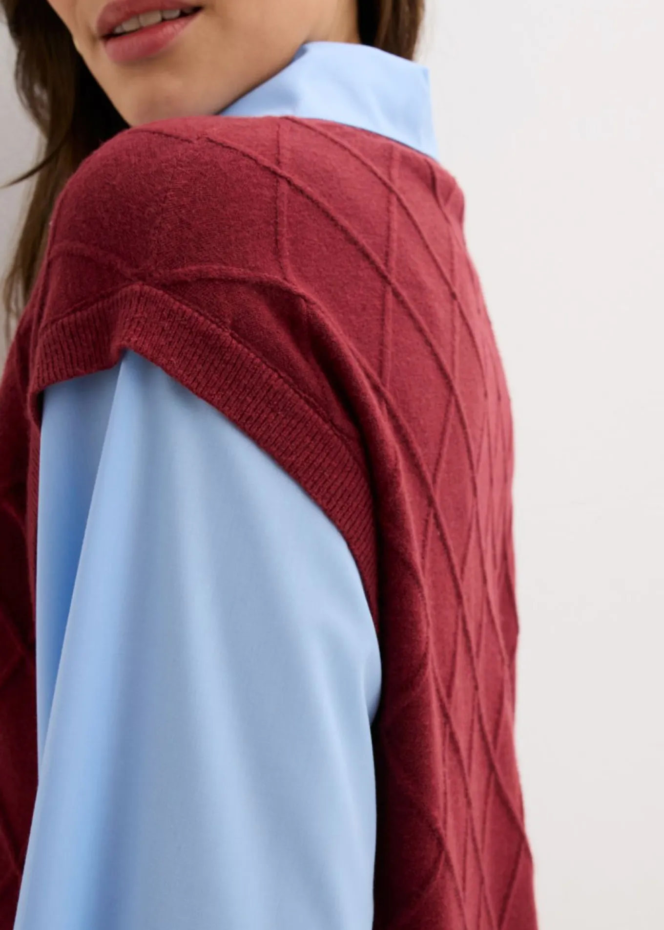 Jersey sin mangas con inserto de blusa y contenido de algodón