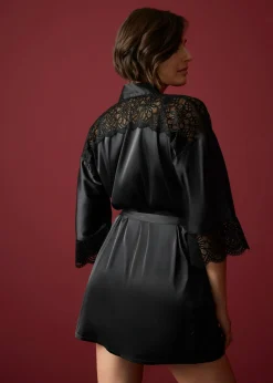 Kimono de satén con efecto brillante