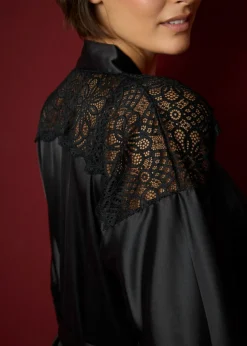 Kimono de satén con efecto brillante