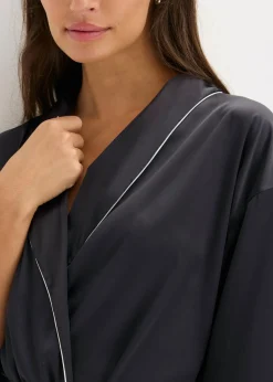 Kimono de satén con efecto brillante