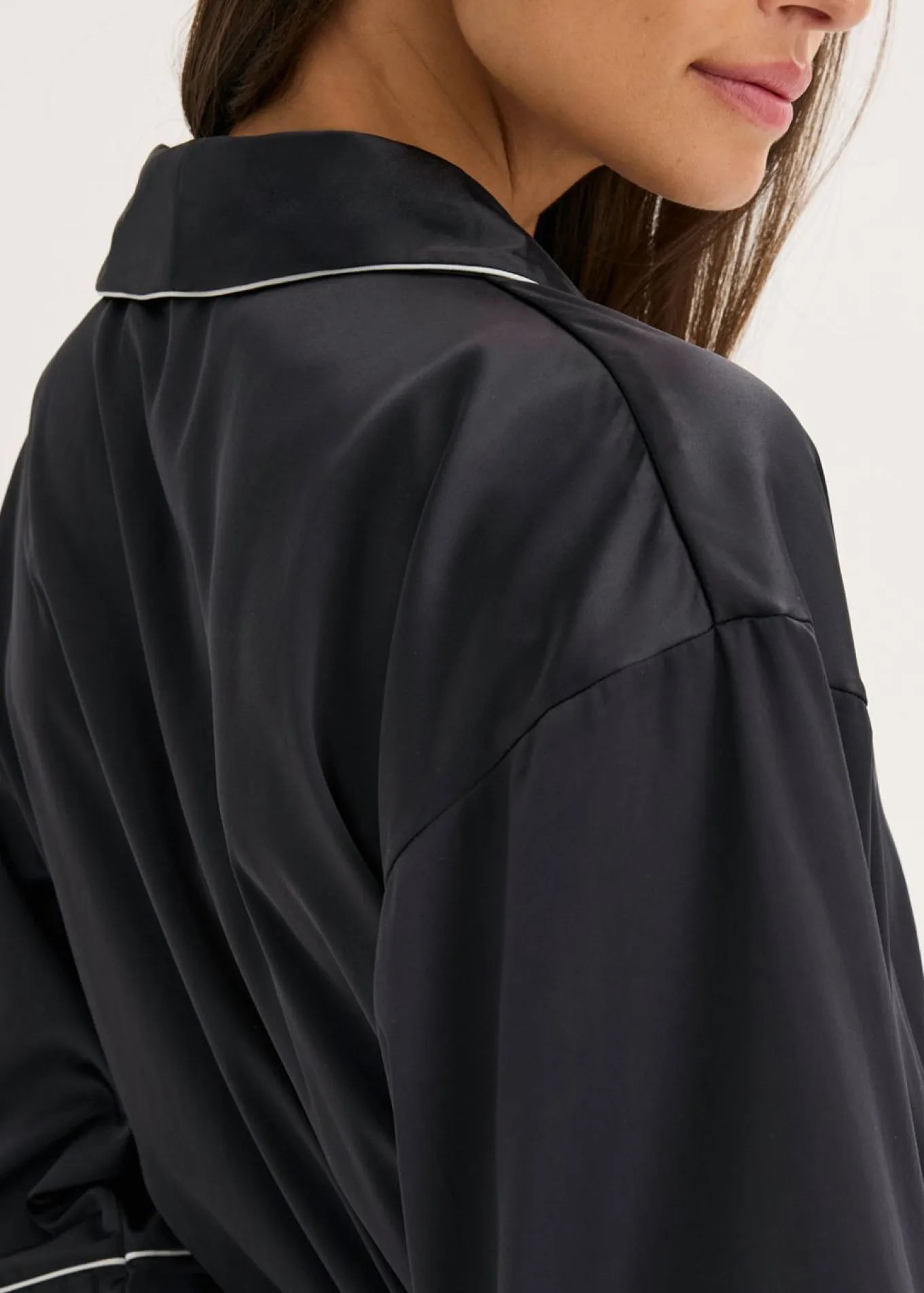 Kimono de satén con efecto brillante