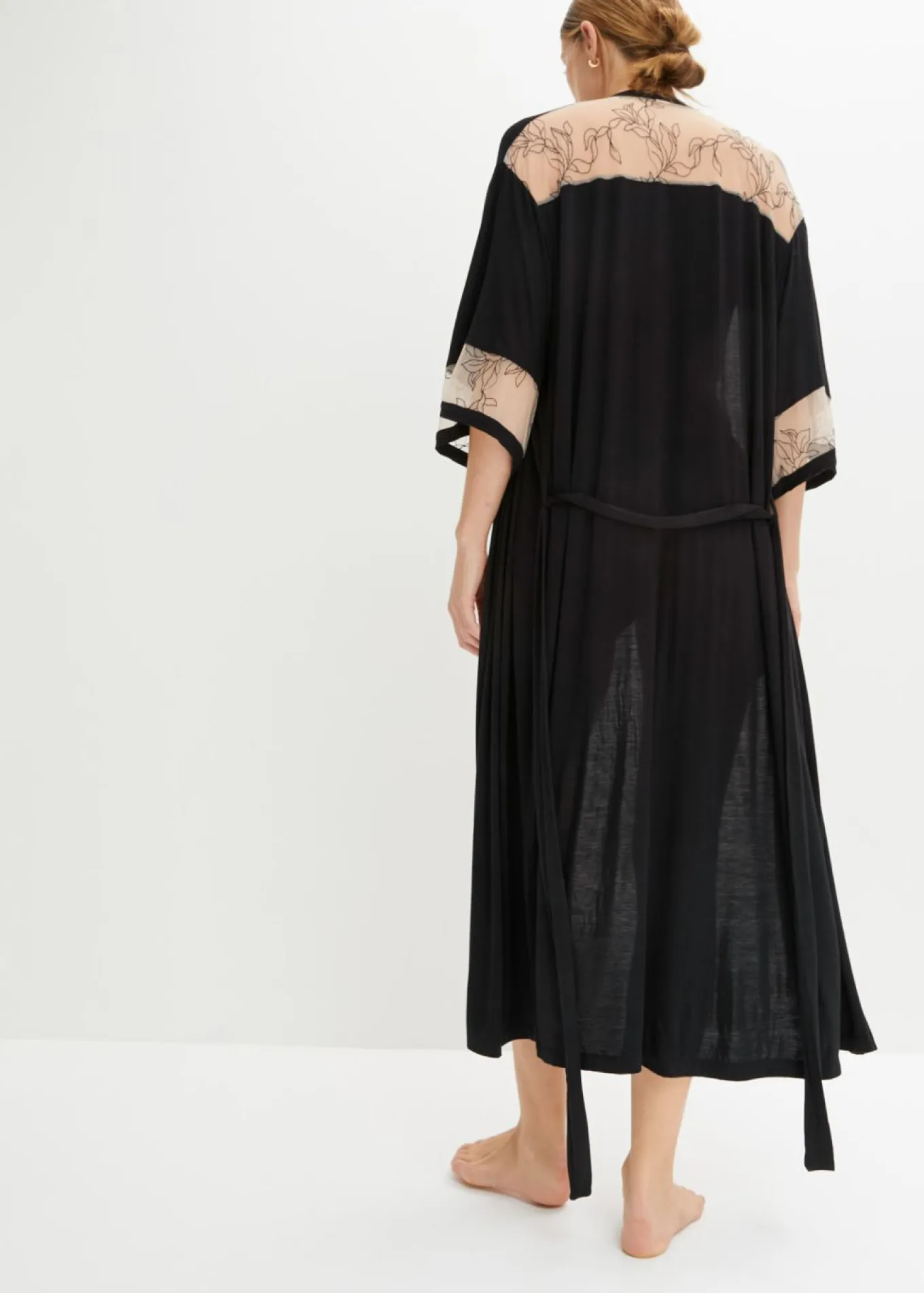 Kimono largo de viscosa con bordado