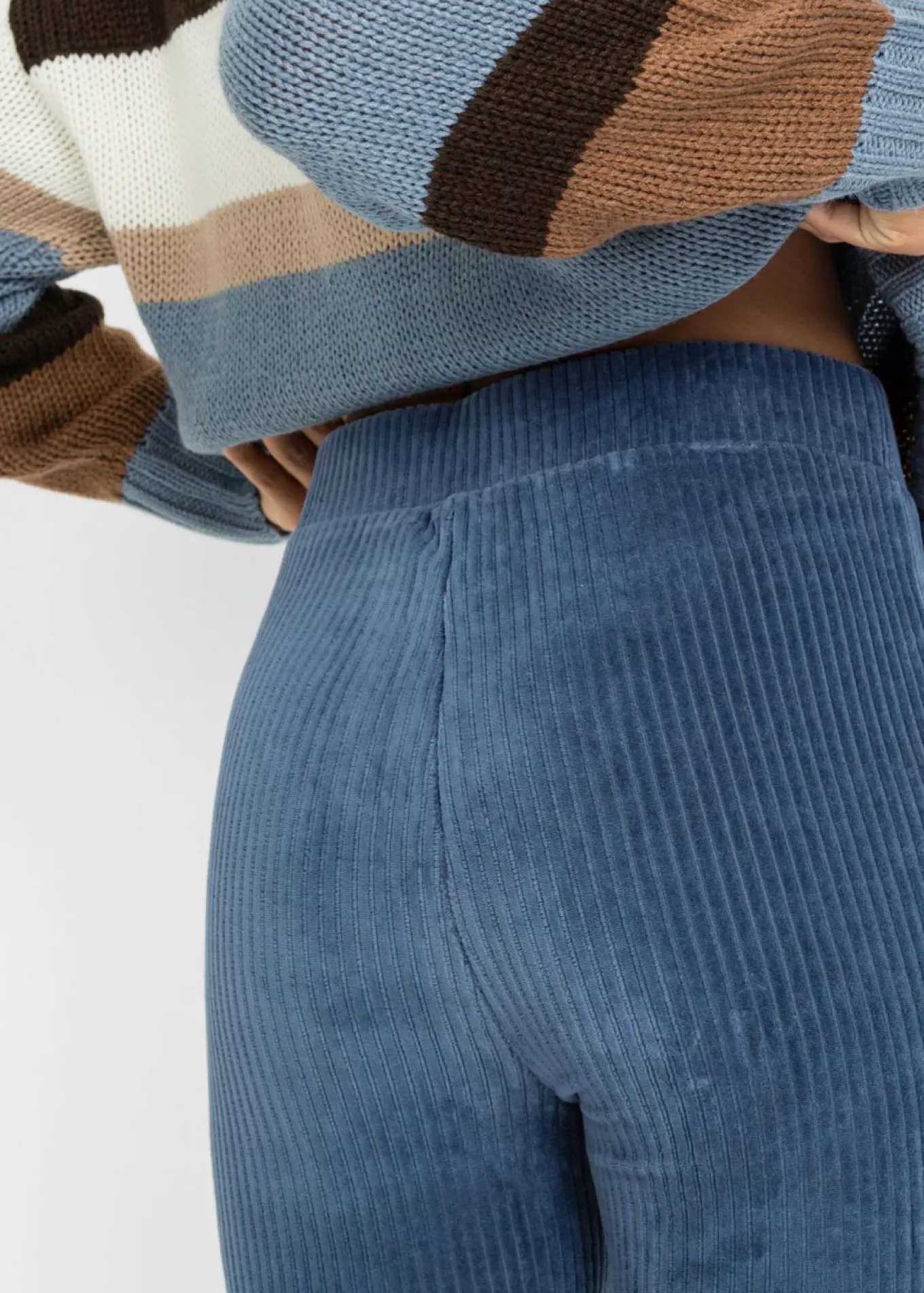 Leggings acampanados con aspecto de pana