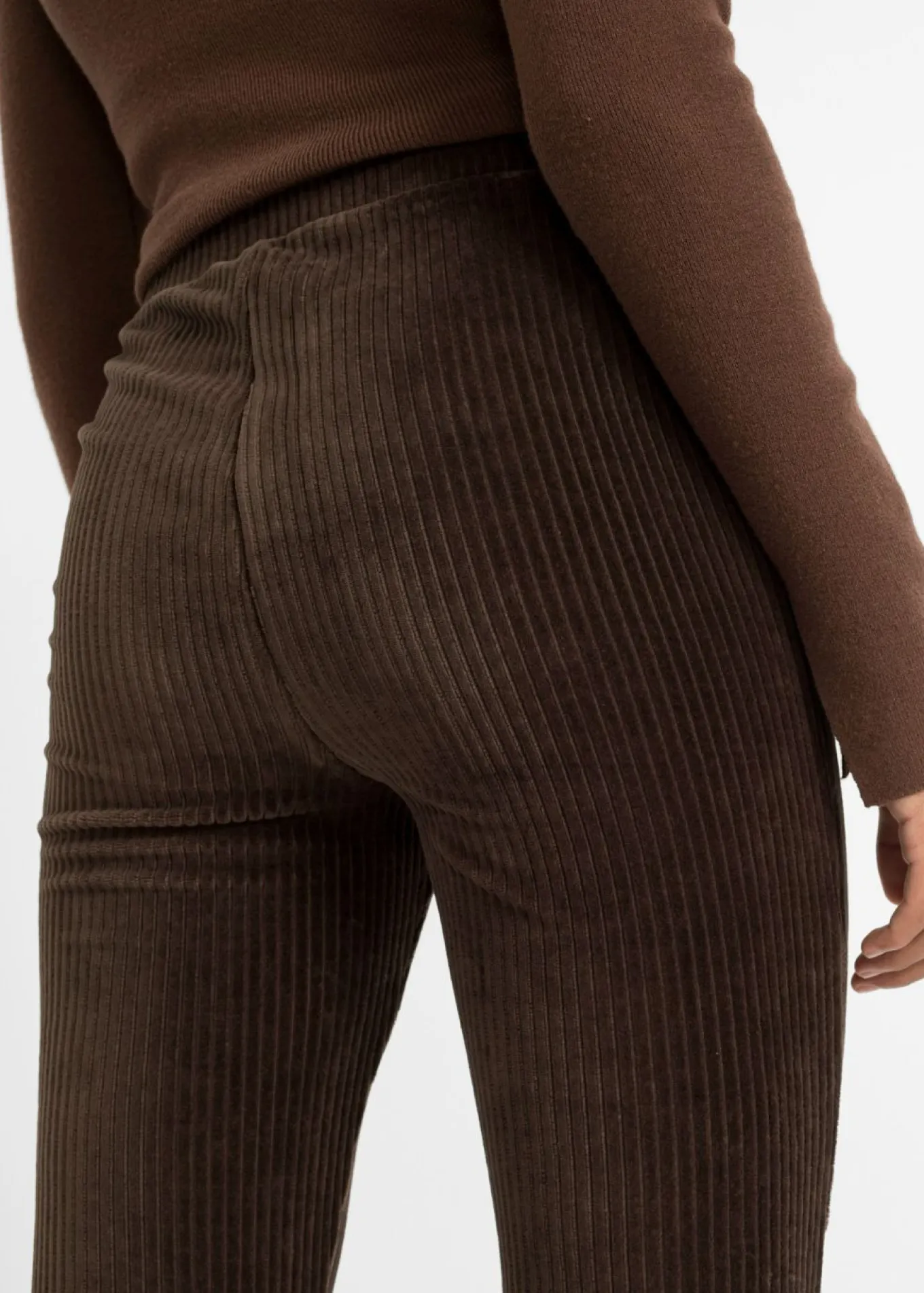 Leggings acampanados con aspecto de pana