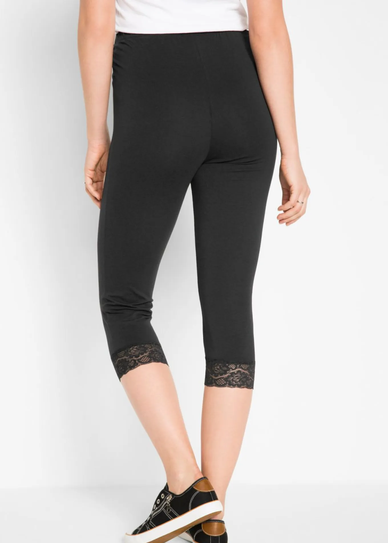 Leggings capri con detalles de encaje