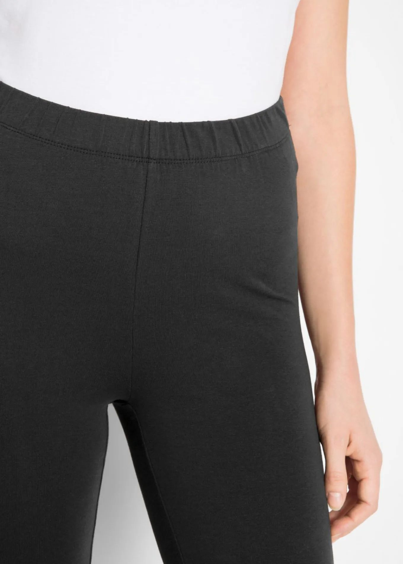 Leggings capri con detalles de encaje