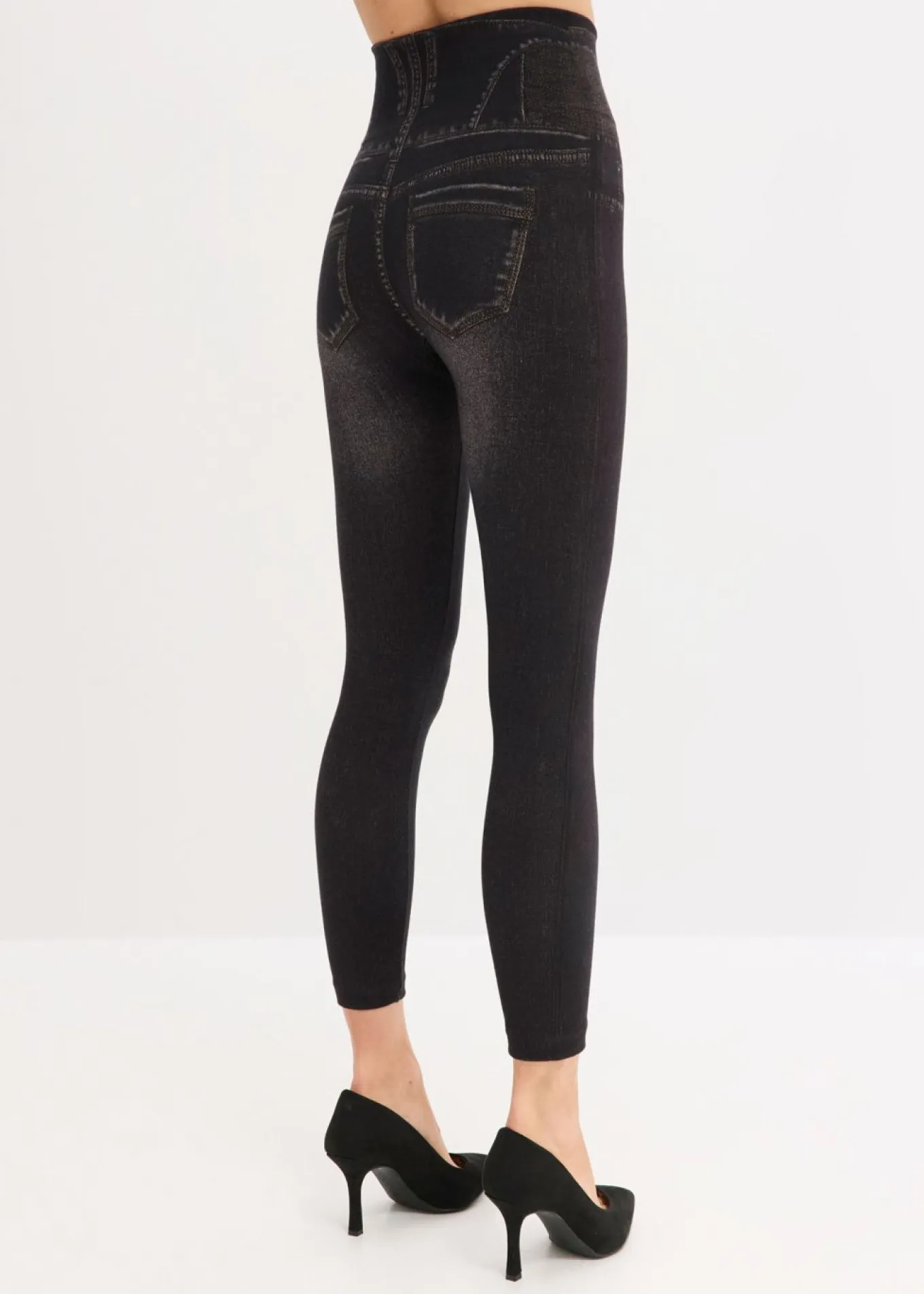 Leggings tipo medias, moldeadores, en look vaquero