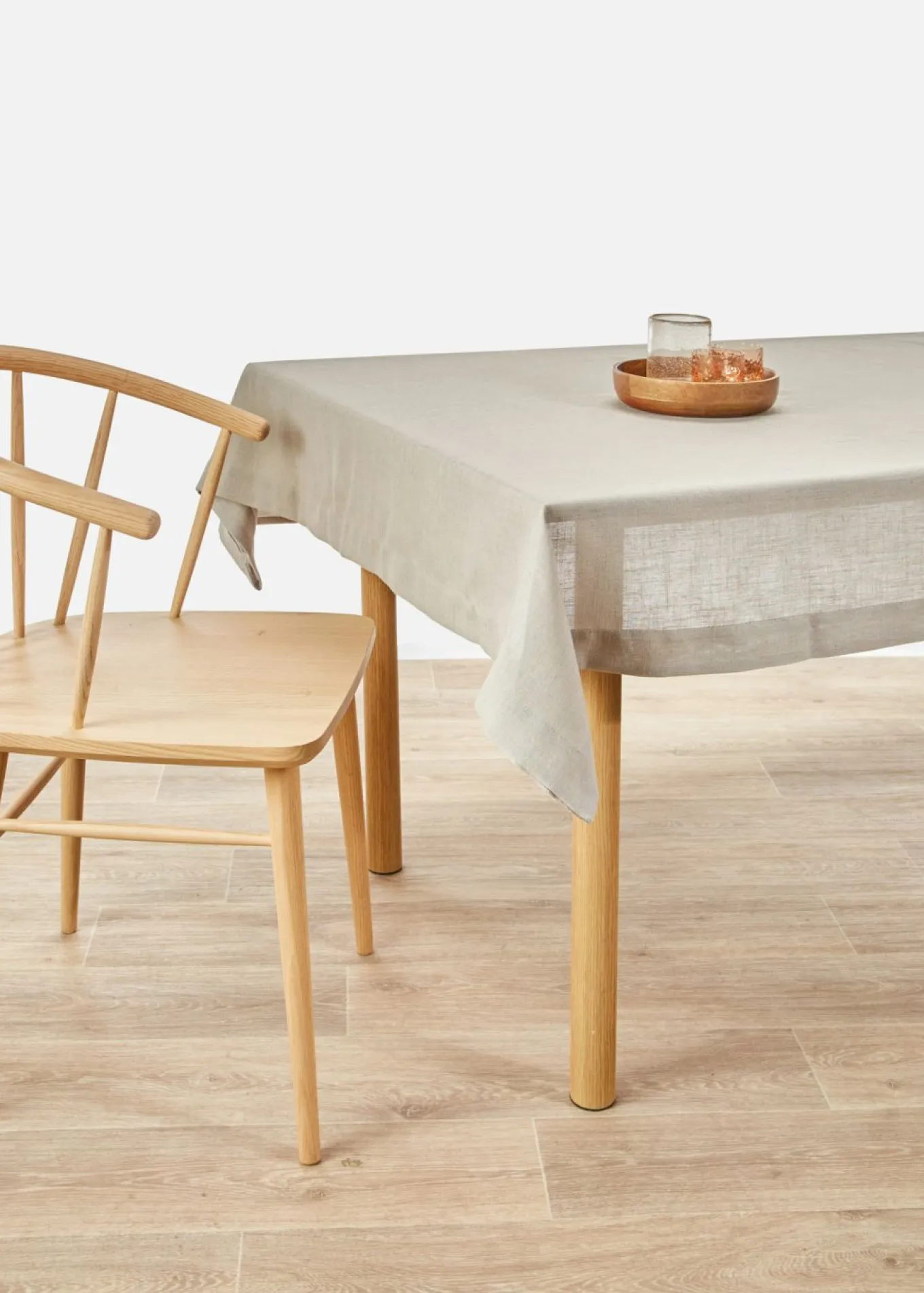 Mantel con contenido de lino